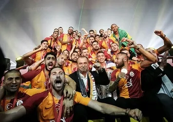Şampiyon sahaya iniyor