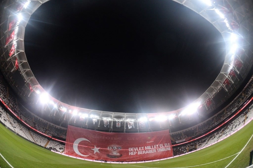 Yıldızlar teröre karşı sahaya indi