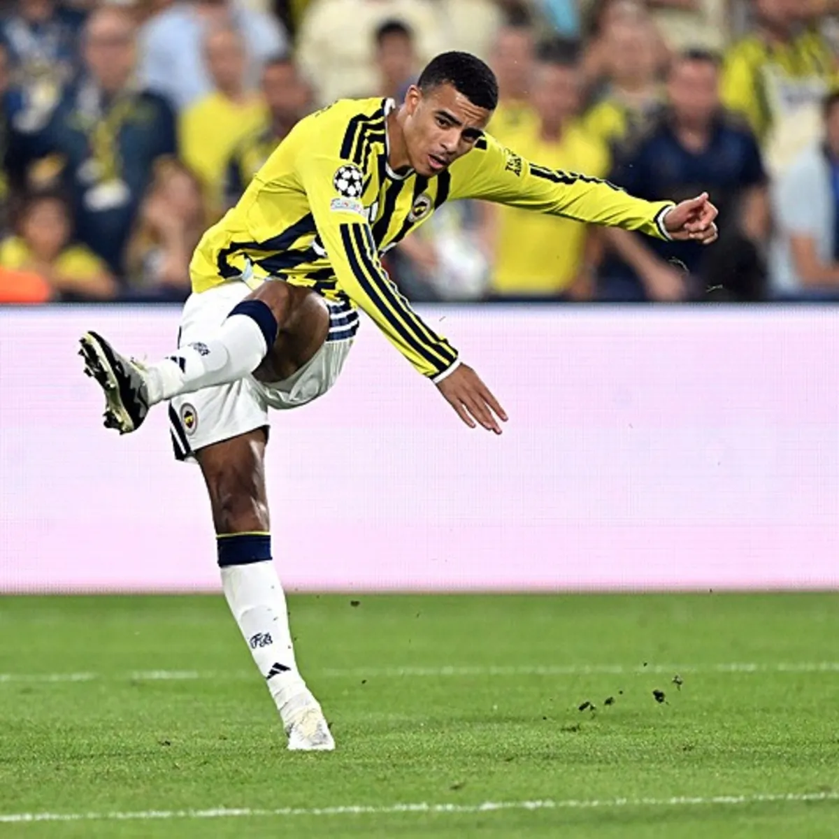 Fenerbahçe'nin hazırlık maçında Mason Greenwood'dan kırmızı kart