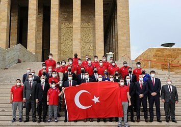 Anadolu Efes çifte kupayla Anıtkabir'de