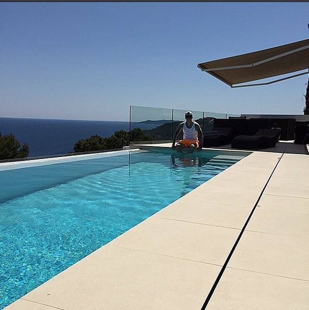 Ünlü futbolcuların tatil keyfi