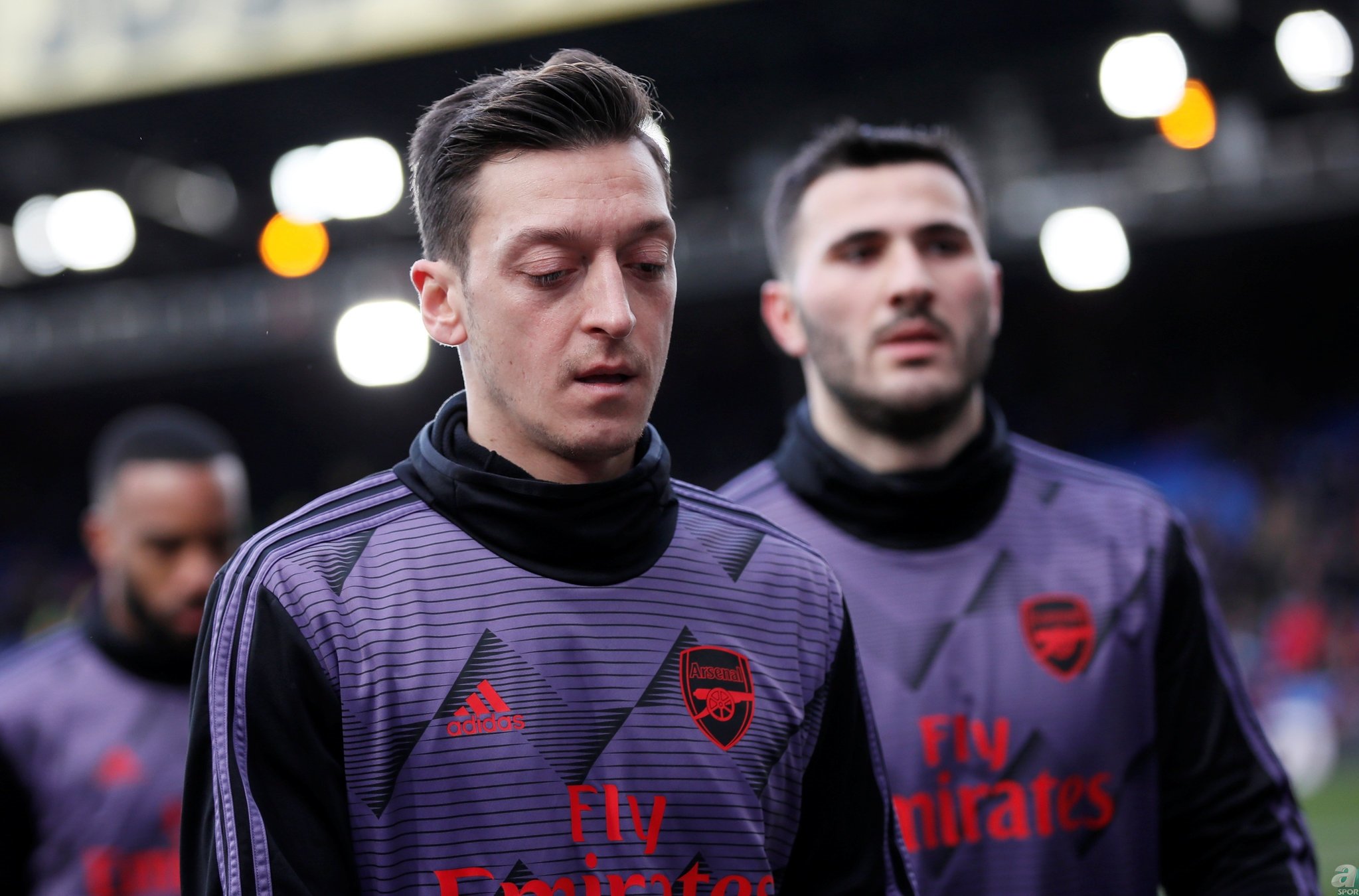 Mesut Özil için pusuda bekliyorlar! Fenerbahçe’nin en büyük rakibi...