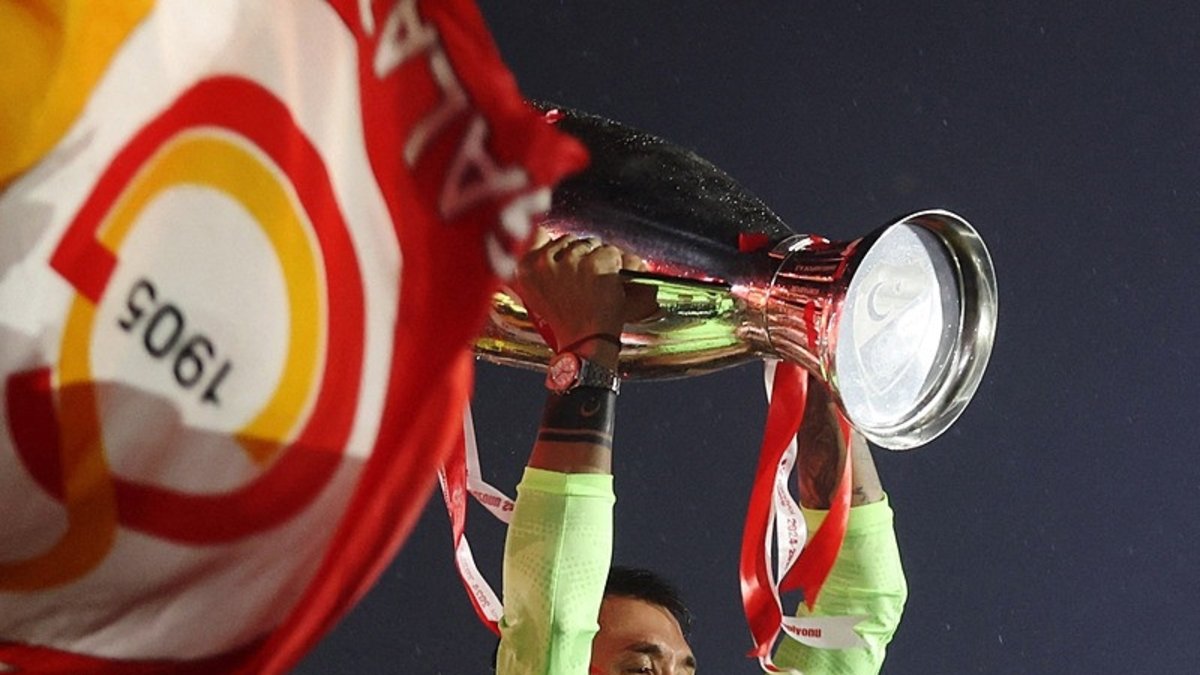 Galatasaray'a Polonyalı eldiven! Yönetim harekete geçti Galatasaray'a Polonyalı eldiven! Yönetim harekete geçti