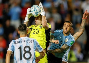 Muslera'lı Uruguay Arjantin'e mağlup
