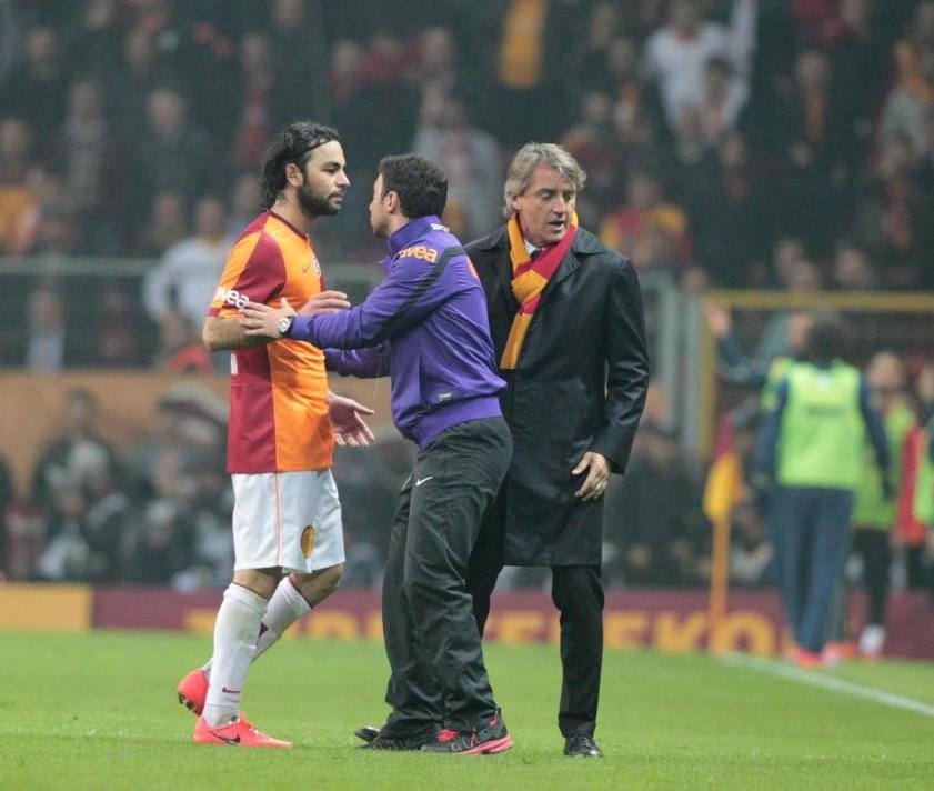 Galatasaray’da hoca ile oyuncu krizleri bitmiyor