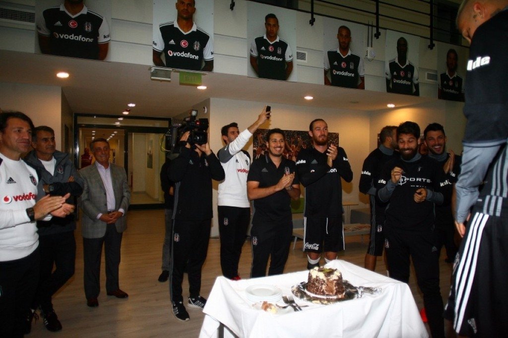 Quaresma doğum gününü takım arkadaşlarıyla kutladı