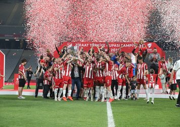 Sivasspor kupayı kaldırdı!