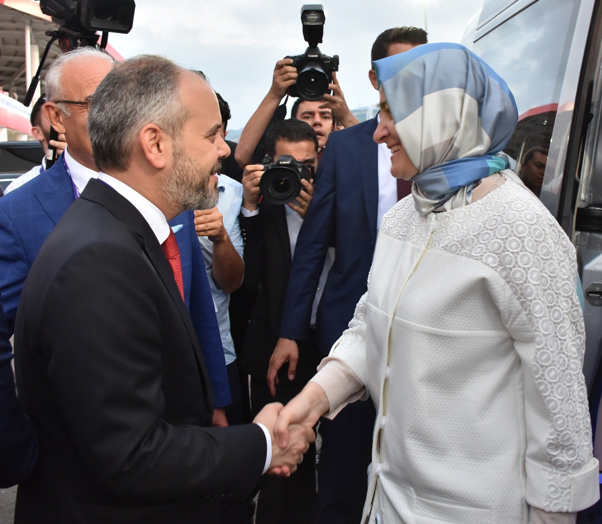 Yok böyle açılış!