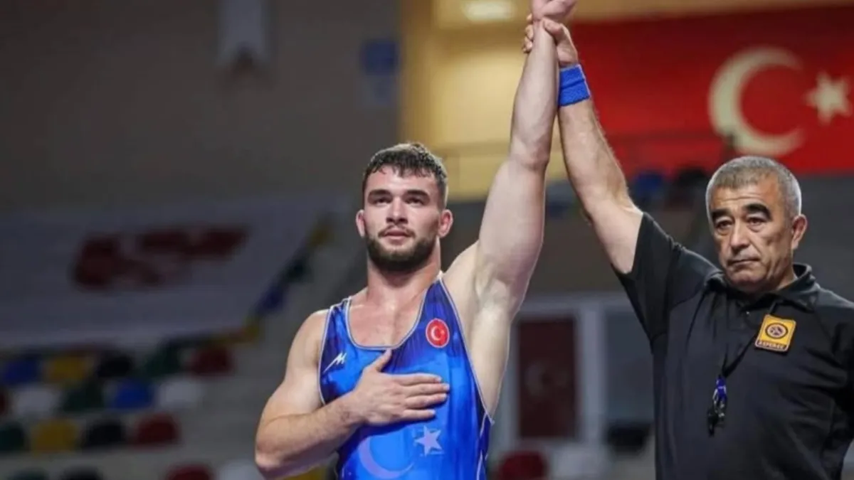 Milli güreşçi Alperen Atar 86 kilogram kategorisinde dünya şampiyonu oldu!