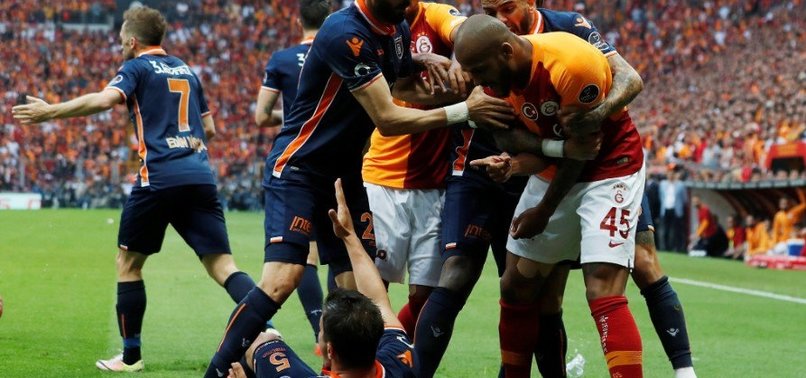 Galatasaray - Medipol Başakşehir maçında gerginlik