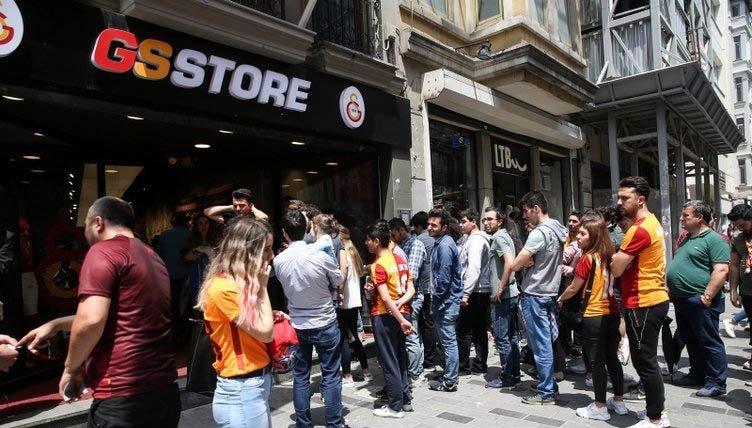 Galatasaray’da sürpriz veda...