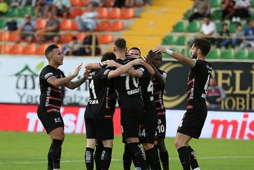 Gaziantep FK Beşiktaş maçı öncesi Güney Güvenç sarı kart gördü! Sebebi -  Son dakika Gaziantep