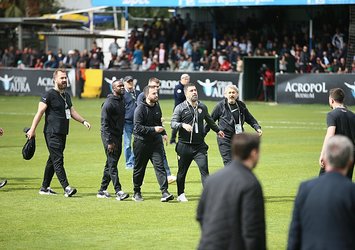 Maçta saha karıştı! Arda Turan...