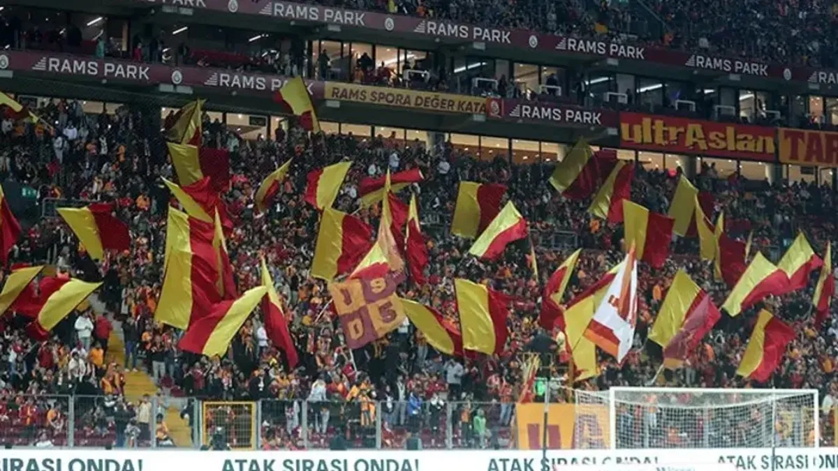 Galatasaray taraftarından yönetime transfer tepkisi!