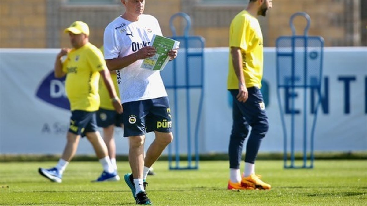 Fenerbahçe'nin hazırlık kampı maç takvimi açıklandı! Fenerbahçe hangi takımlarla hazırlık maçı oynayacak? Takımlar belli oldu mu? Fenerbahçe fikstürü Fenerbahçe'nin hazırlık kampı maç takvimi açıklandı! Fenerbahçe hangi takımlarla hazırlık maçı oynayacak? Takımlar belli oldu mu? Fenerbahçe fikstürü
