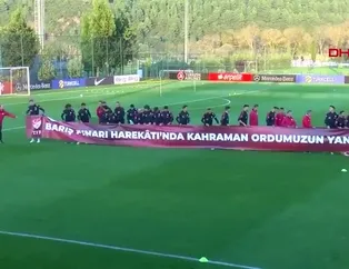 A Milli Futbol Takımı'ndan Mehmetçik'e destek