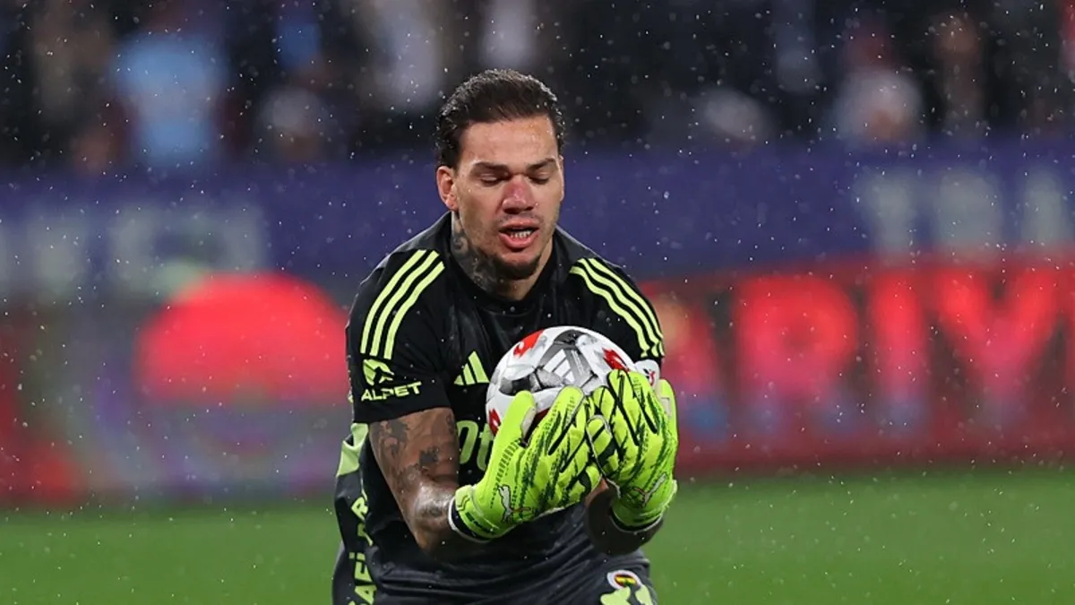 Fenerbahçe'de kaleye kimin geçeceği belli oldu! Ederson'un cezası nedeniyle...