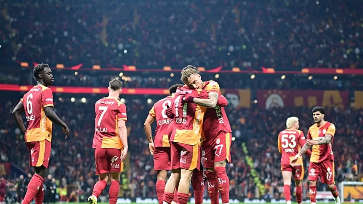Galatasaray evinde RAMS Başakşehir'i 3 golle geçti!
