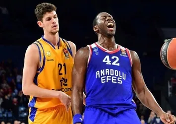 Anadolu Efes farklı kazandı