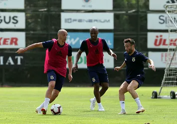 Aatıf herkesi kendine hayran bıraktırıyor!