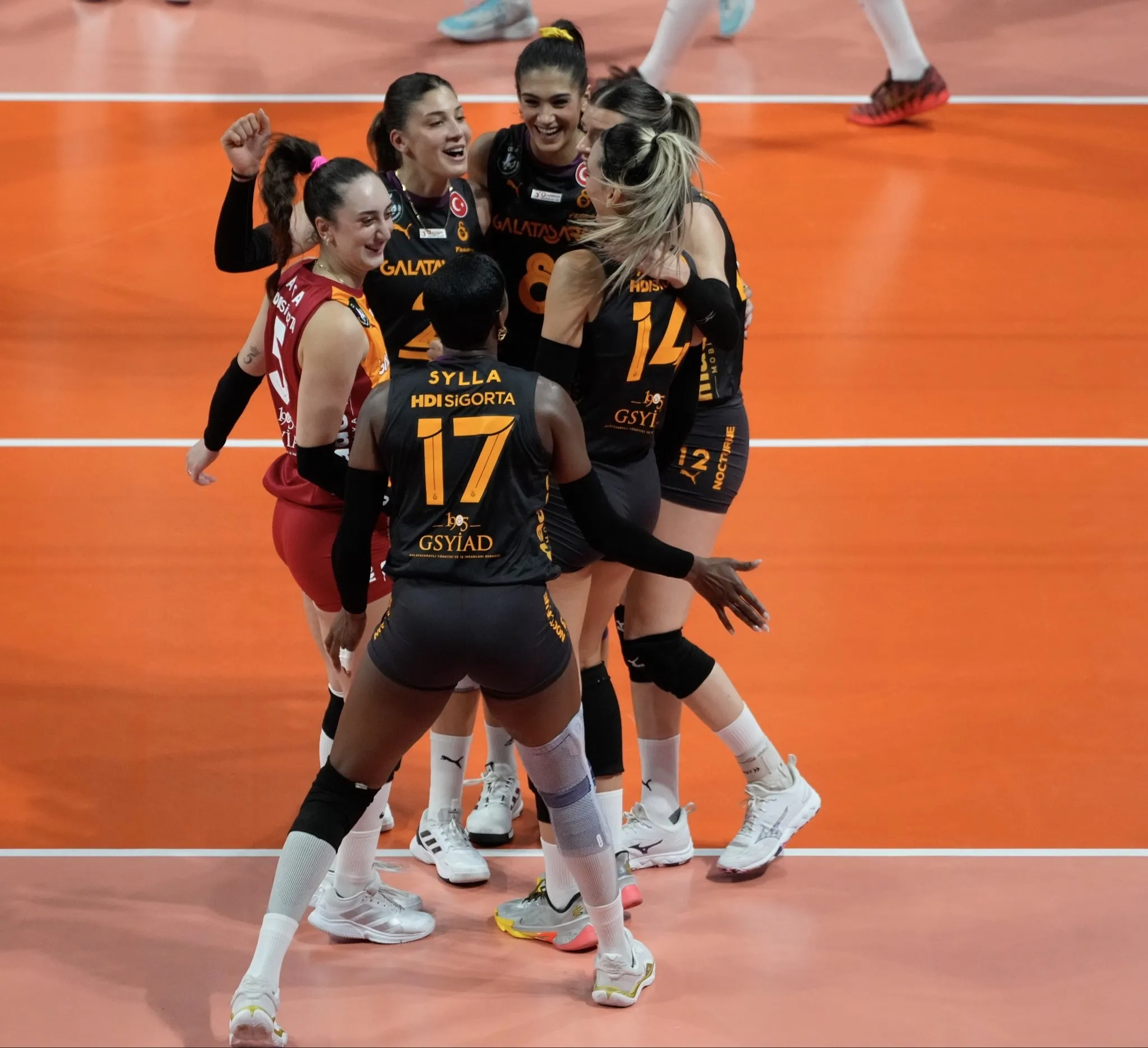 Galatasaray Daikin evinde Nilüfer Belediyespor'u 3-0 yendi