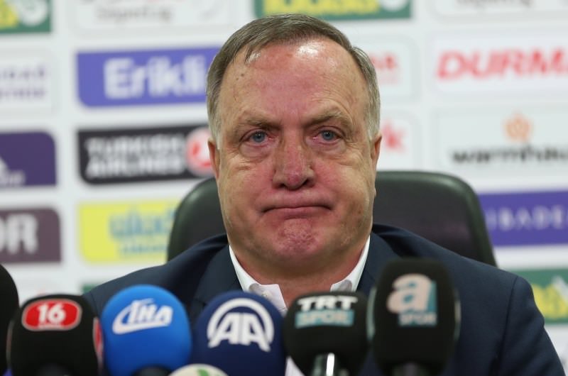 Ne yapıyor bu adam!