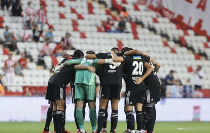 Son dakika spor haberi: Beşiktaş’ta Antalyaspor maçında şok sakatlıklar! Necip Uysal ve Mehmet Topal oyuna devam edemedi...