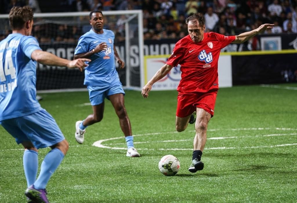 Futbolun yıldızları Darülaceze için oynadı