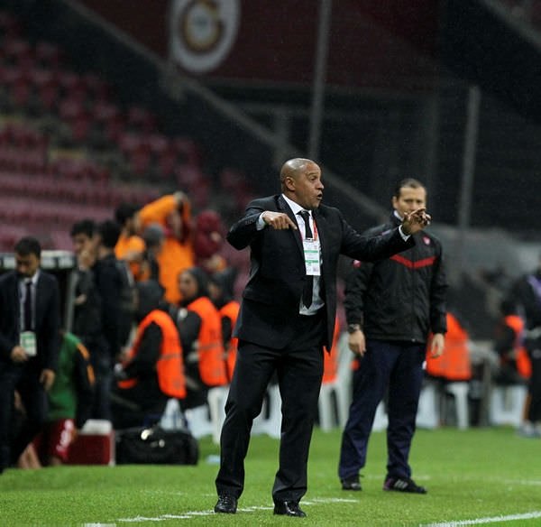 Fenerbahçe’den Roberto Carlos açıklaması