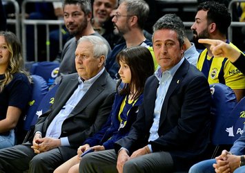 Aziz Yıldırım F.Bahçe maçını tribünden izledi