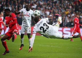 Cenk Tosun yıldız isimleri solladı