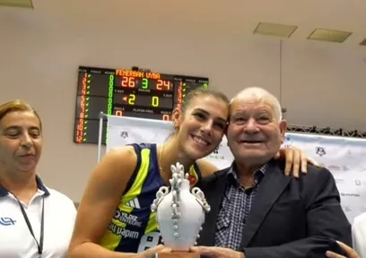 Alessia Orro'ya 'En İyi Pasör' ödülünü dedesi takdim etti
