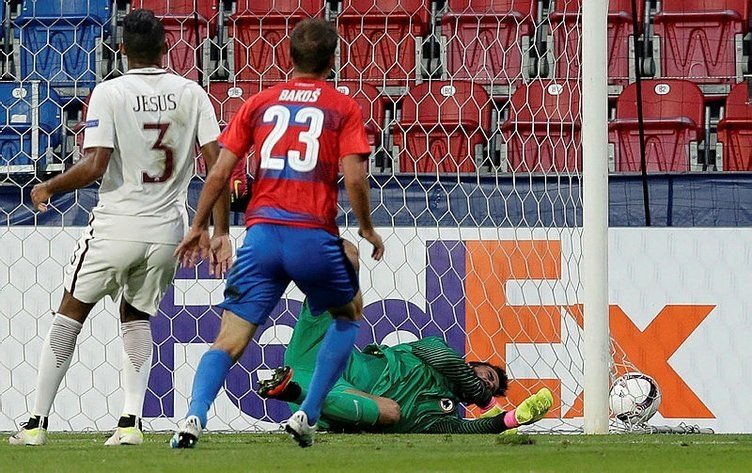 Beşiktaş’ta Tosic’in yerine Juan Jesus