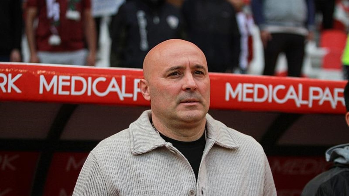 Corendon Alanyaspor Teknik Direktörü Sami Uğurlu: 4-5 galibiyet bizi ligde tutacaktır Corendon Alanyaspor Teknik Direktörü Sami Uğurlu: 4-5 galibiyet bizi ligde tutacaktır