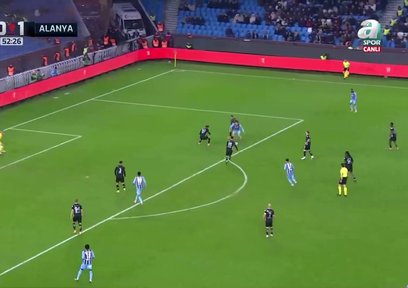 Danilo Sikan'ın nefis şutu direğe takıldı!