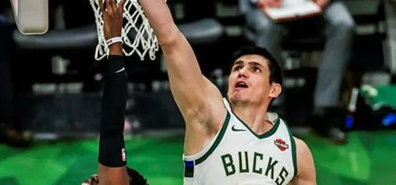 Ersan 15 sayı attı, Bucks seriyi 3-0 yaptı