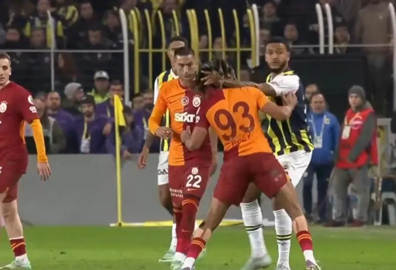 Derbide gergin anlar! Ortalık bir anda karıştı - 1