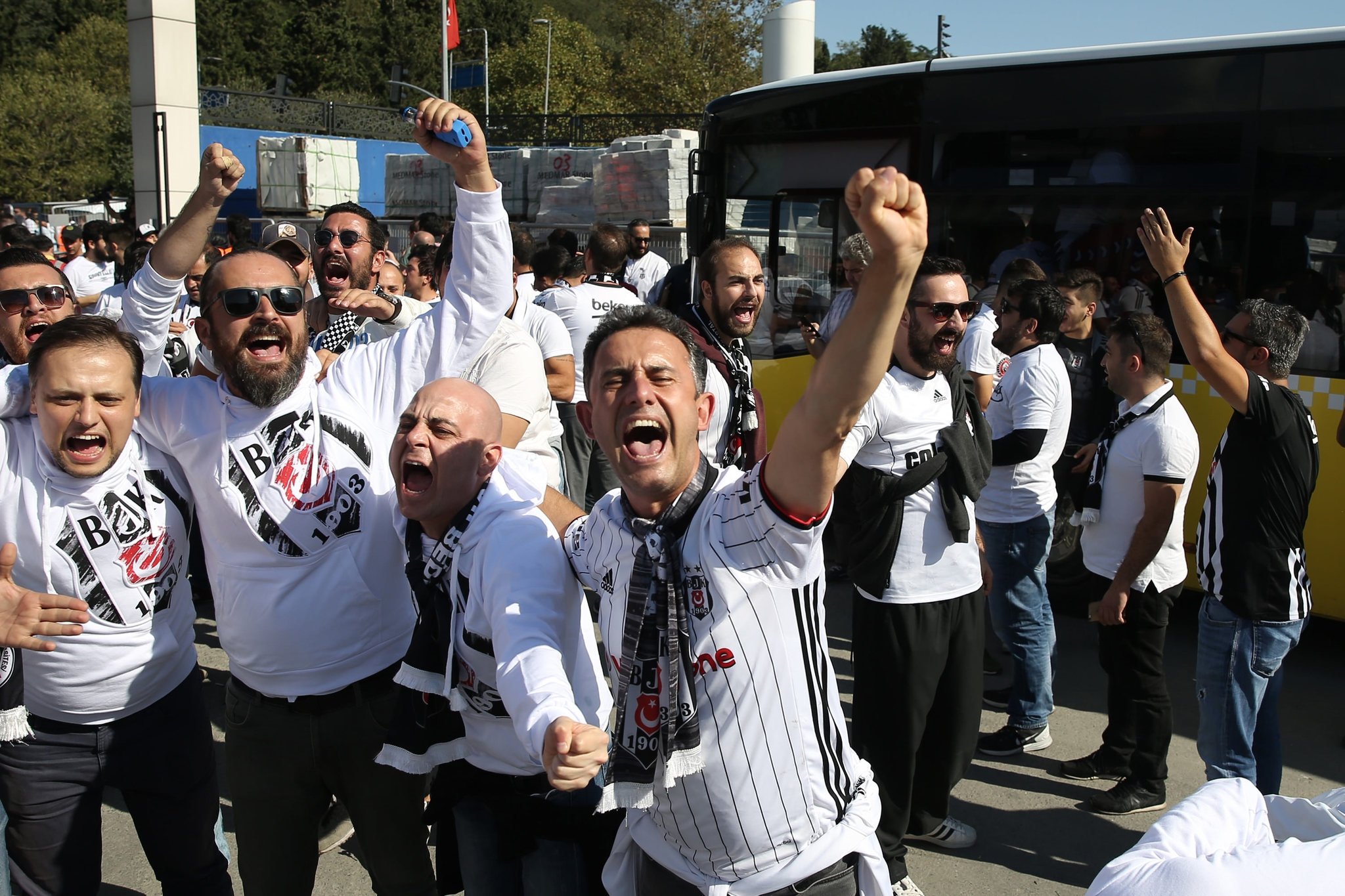 Kadıköy’de beyaz tribün!