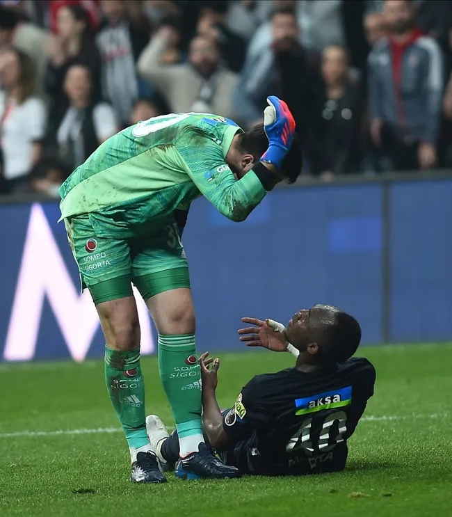 Beşiktaş - Kasımpaşa maçında gergin anlar! Ersin Destanoğlu ve Muleka... - 3