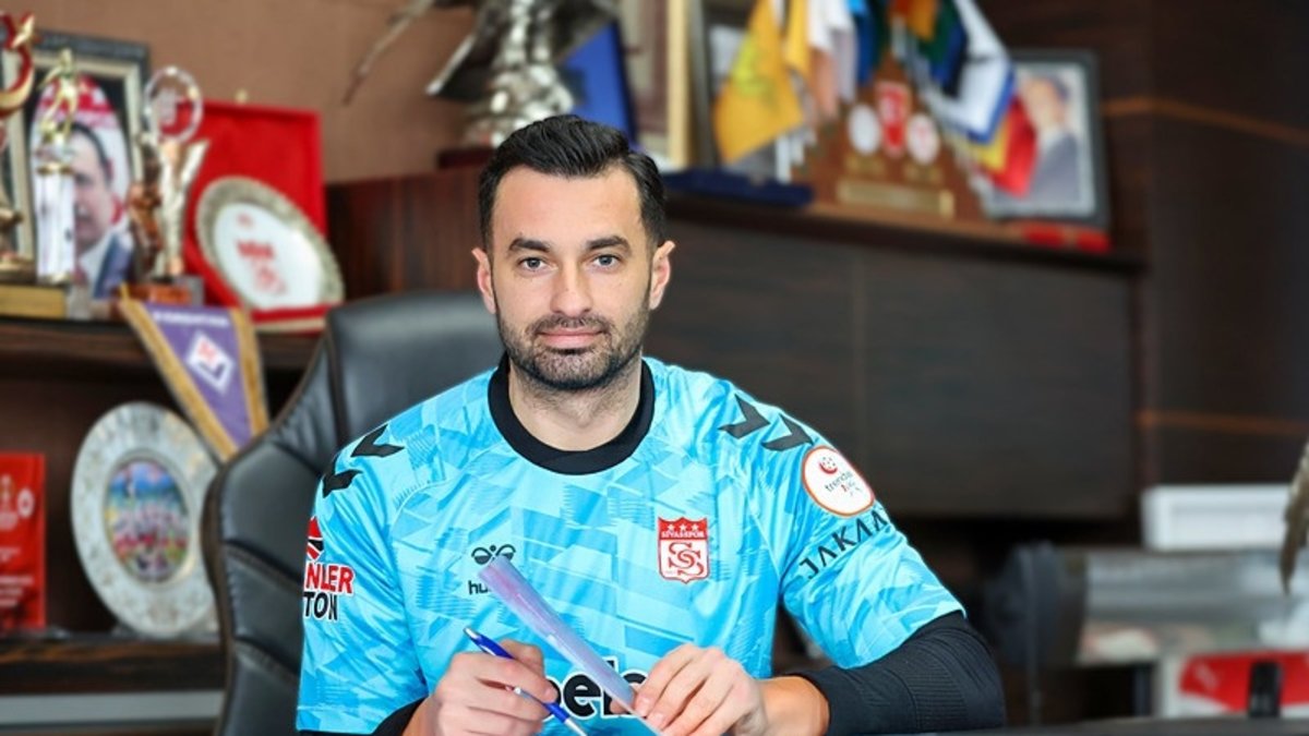 Kaleci Gökhan Akkan Sivasspor'da