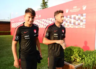 Hakan Çalhanoğlu Beşiktaş'ta!
