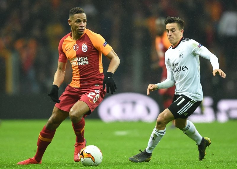 Galatasaray’da orta saha sil baştan!