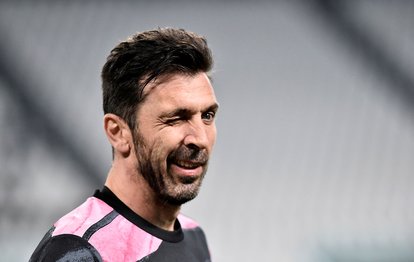 Gianluigi Buffon Parma ile 2024’e kadar sözleşme uzattı!