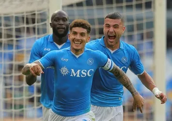 Lider Napoli evinde kazandı