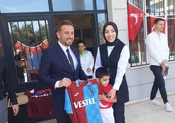 Trabzonspor'dan özel çocuklara forma!