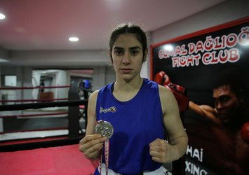 Zayıflamak için başladığı boksta Türkiye ikinciliğine ulaştı