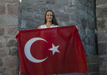 Bakan Kasapoğlu'ndan Viktoria Zeynep Güneş'e tebrik mesajı