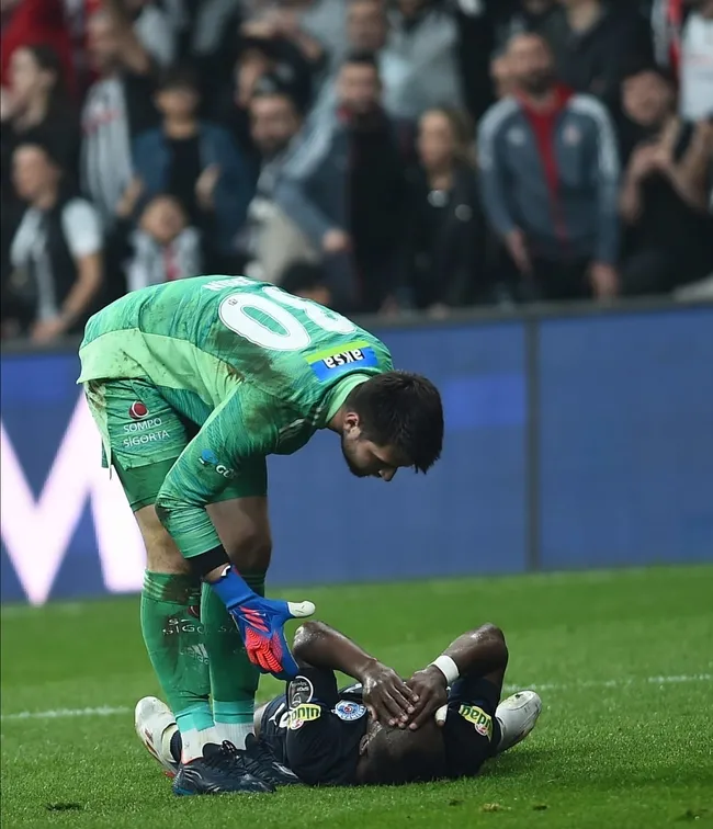 Beşiktaş - Kasımpaşa maçında gergin anlar! Ersin Destanoğlu ve Muleka... - 1