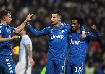Ronaldo 2'ye katladı