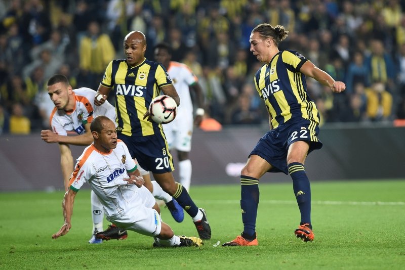 Fenerbahçe’de futbolcular Cocu’yu istemedi mi?